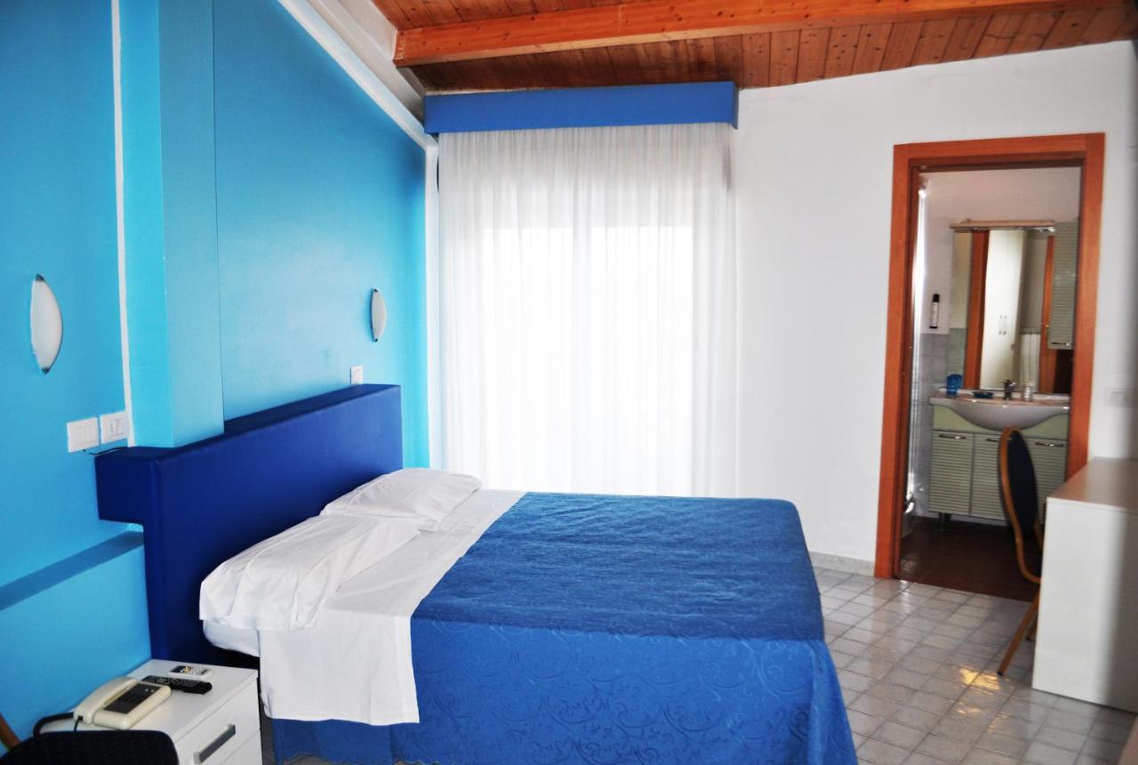 Hotel Albatros Roseto Degli Abruzzi Exterior foto