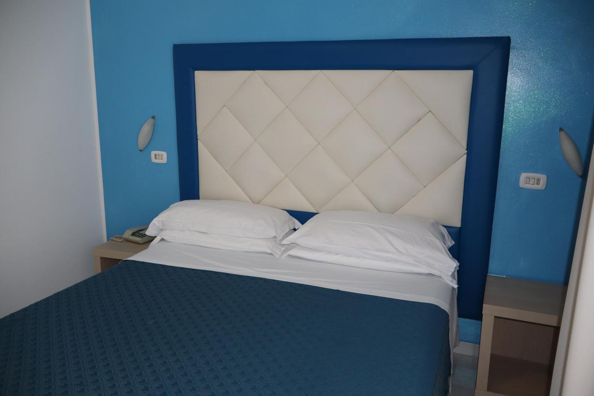 Hotel Albatros Roseto Degli Abruzzi Exterior foto