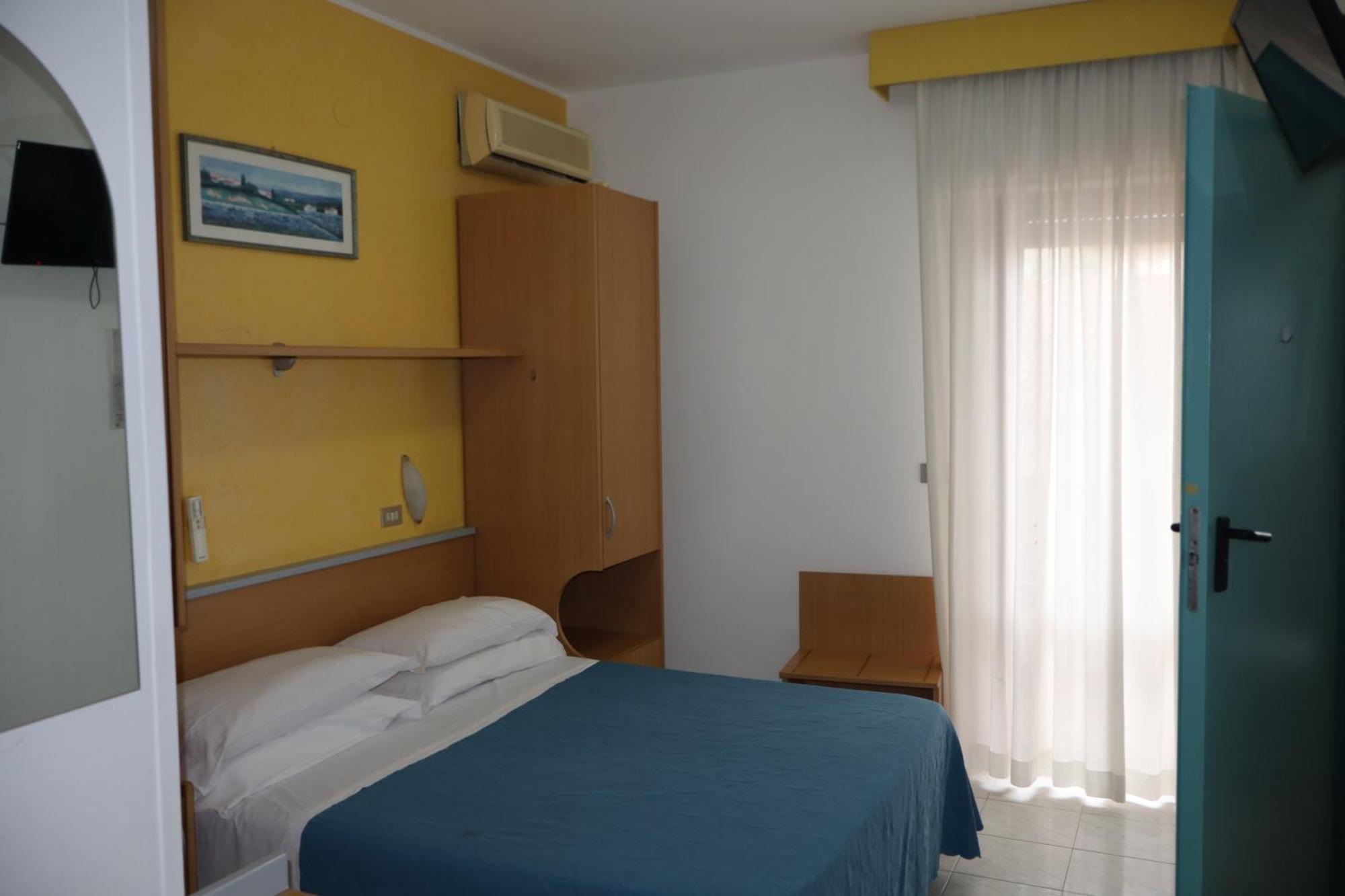 Hotel Albatros Roseto Degli Abruzzi Exterior foto