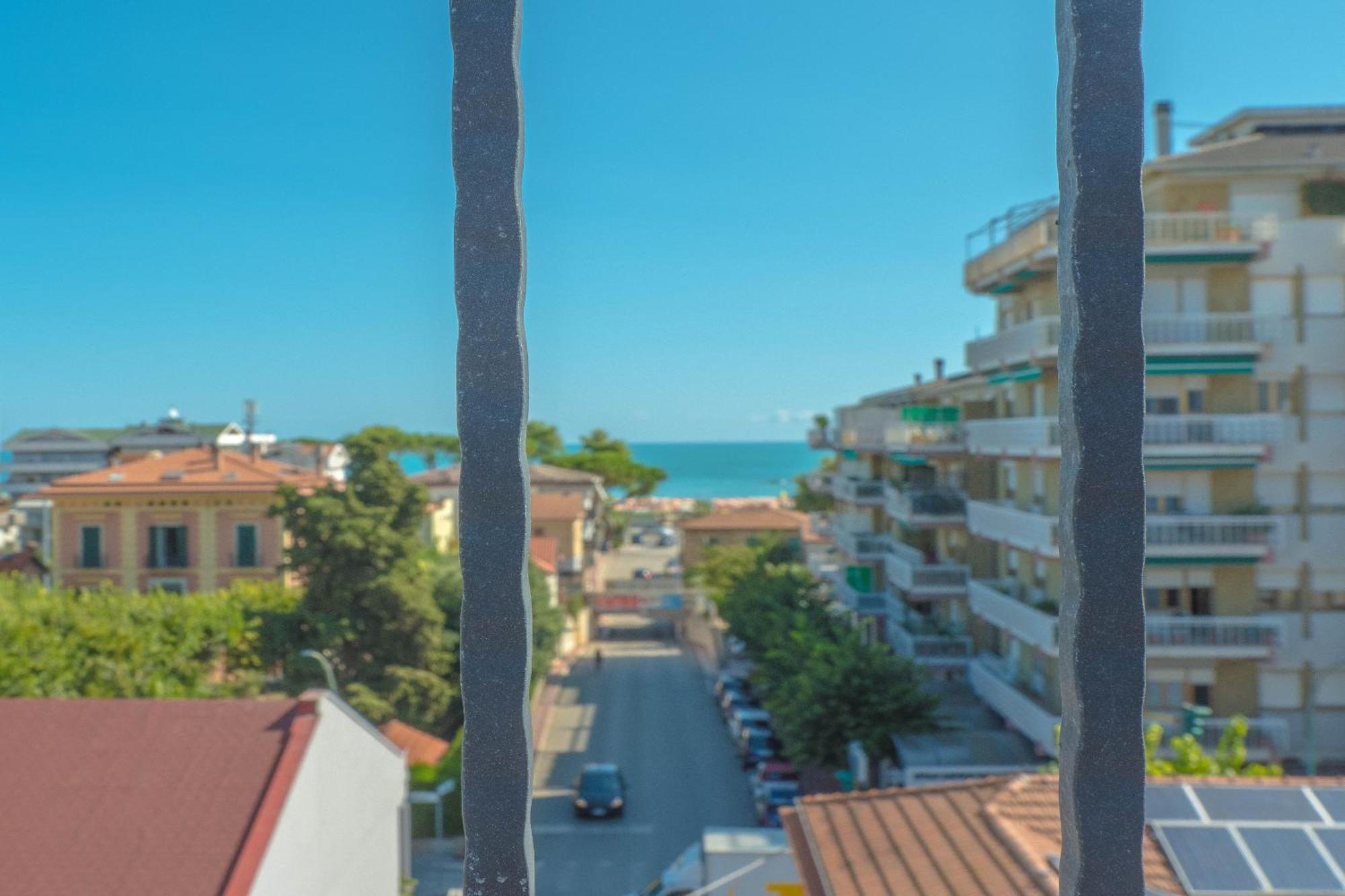 Hotel Albatros Roseto Degli Abruzzi Exterior foto