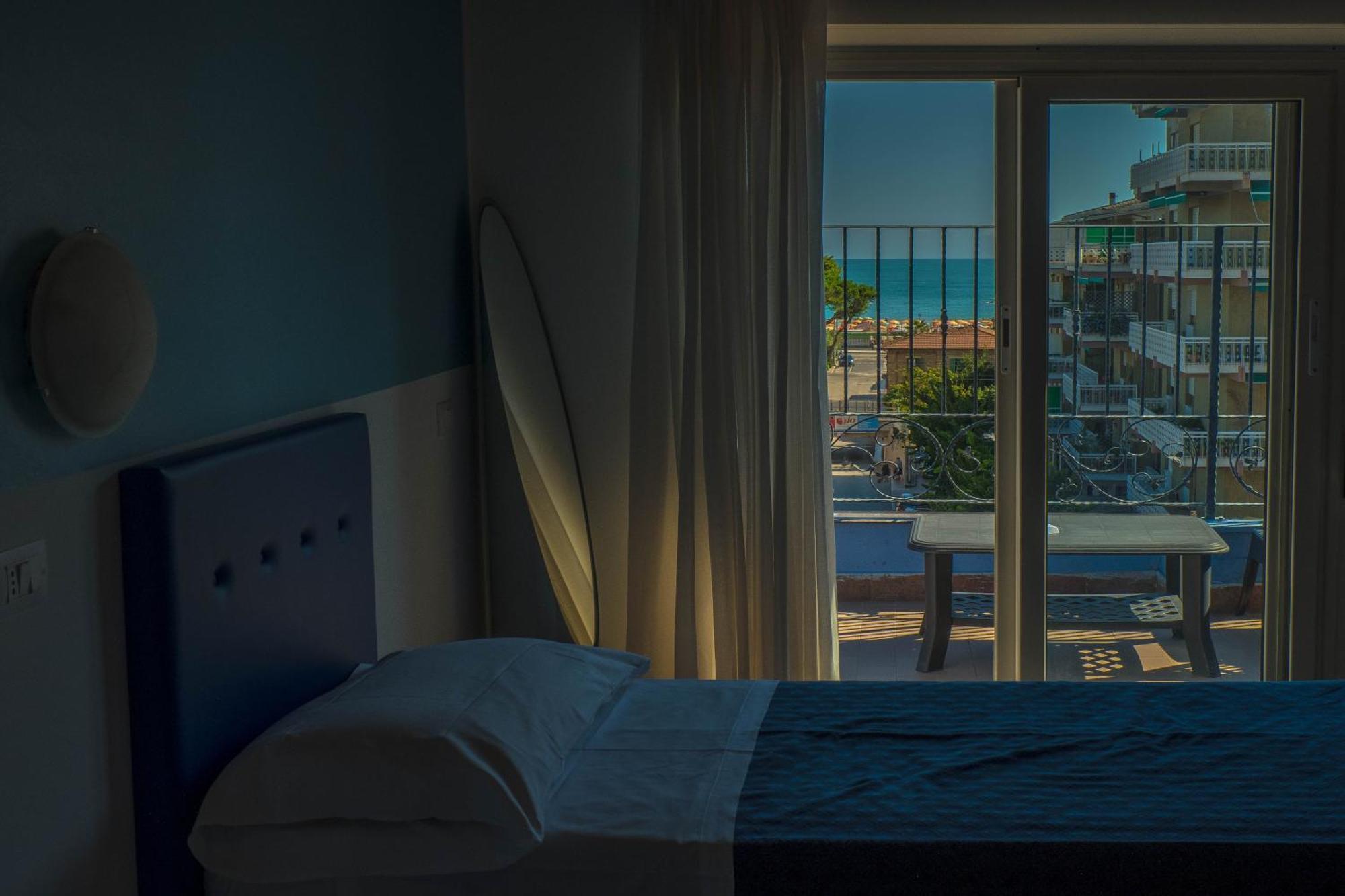 Hotel Albatros Roseto Degli Abruzzi Exterior foto