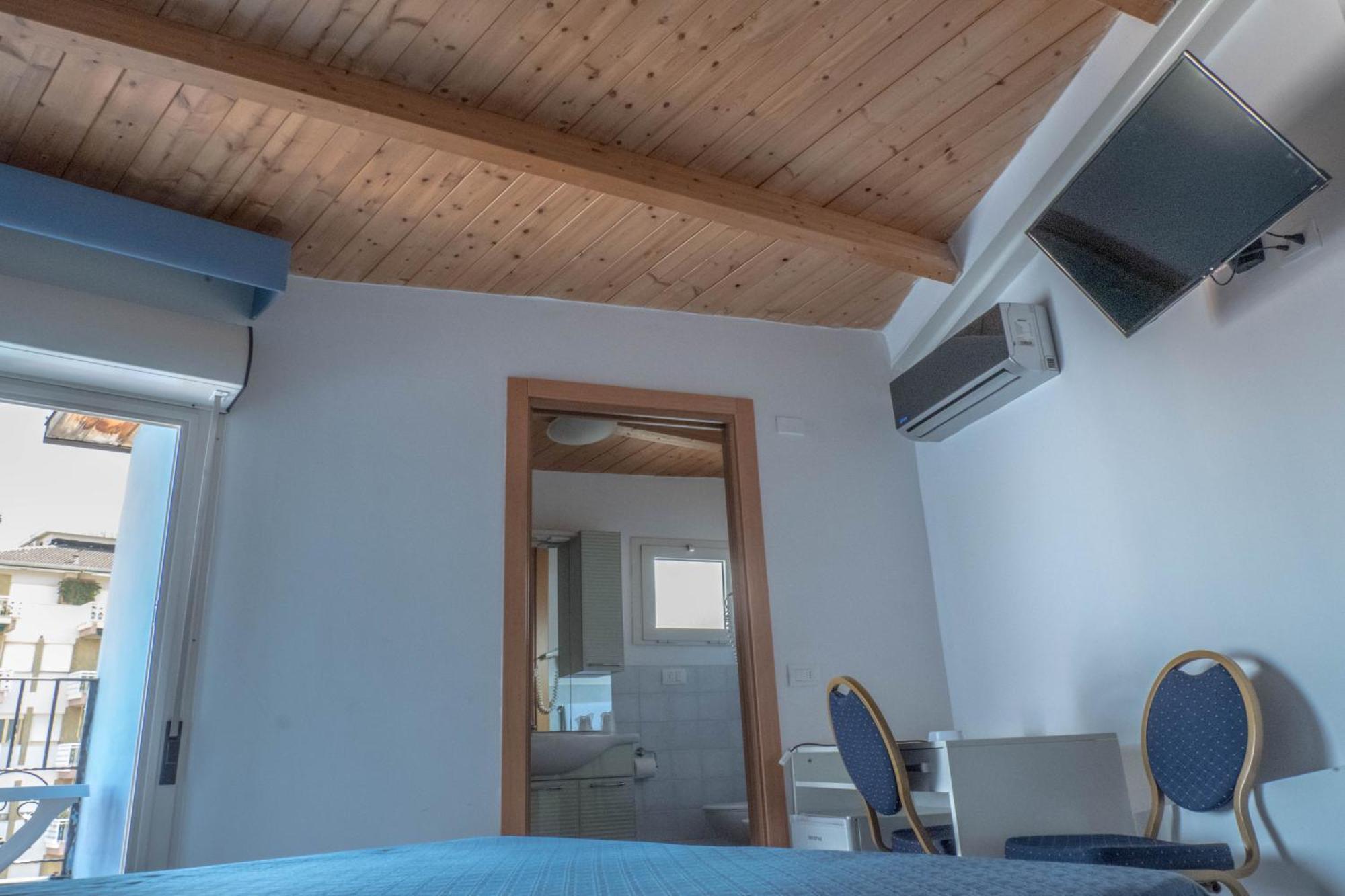 Hotel Albatros Roseto Degli Abruzzi Exterior foto