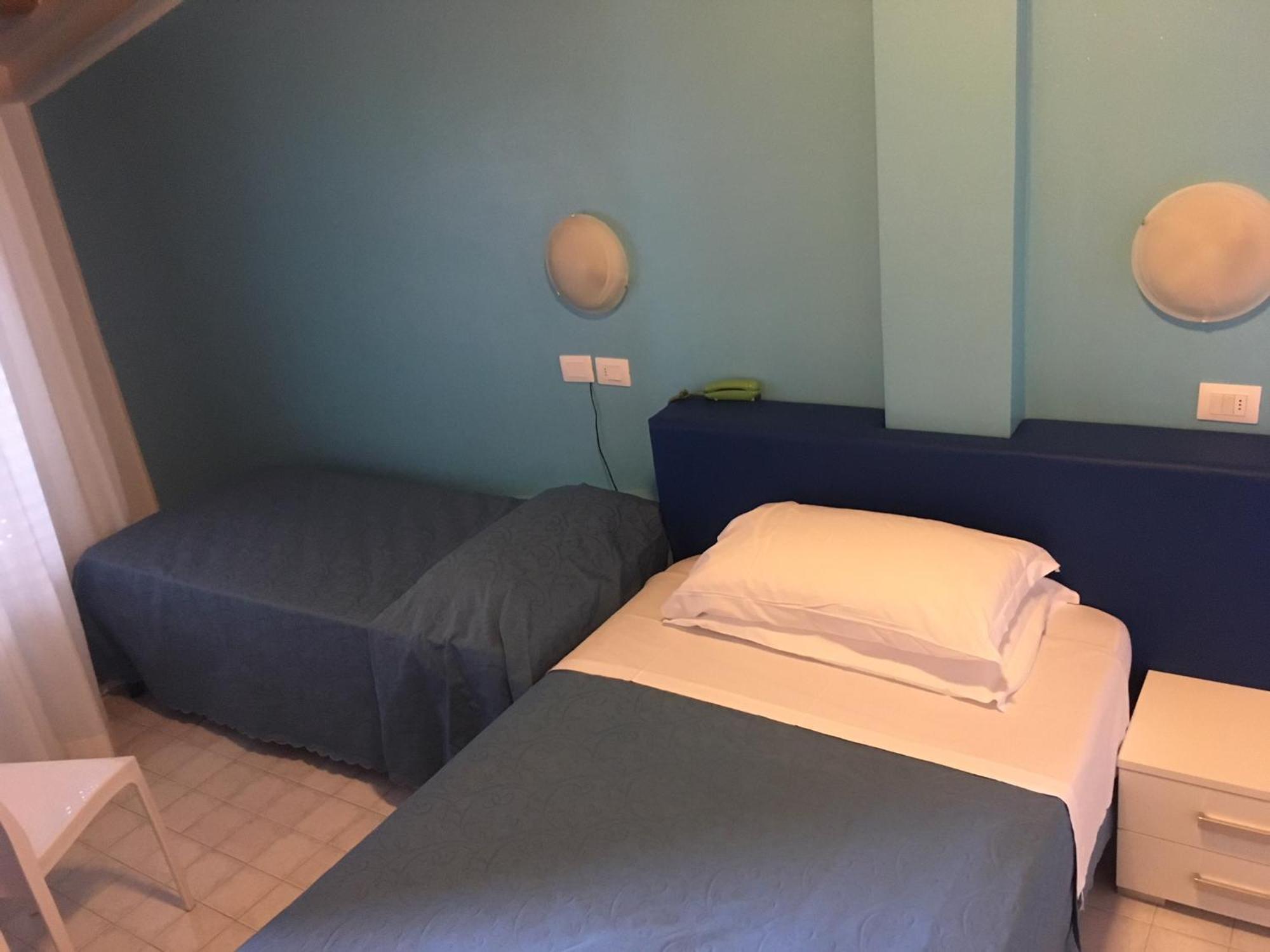 Hotel Albatros Roseto Degli Abruzzi Exterior foto