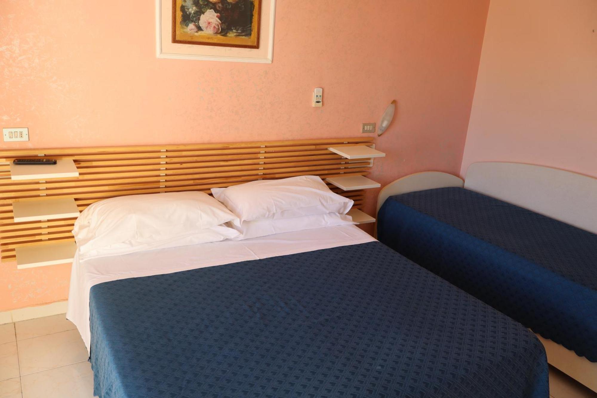 Hotel Albatros Roseto Degli Abruzzi Exterior foto