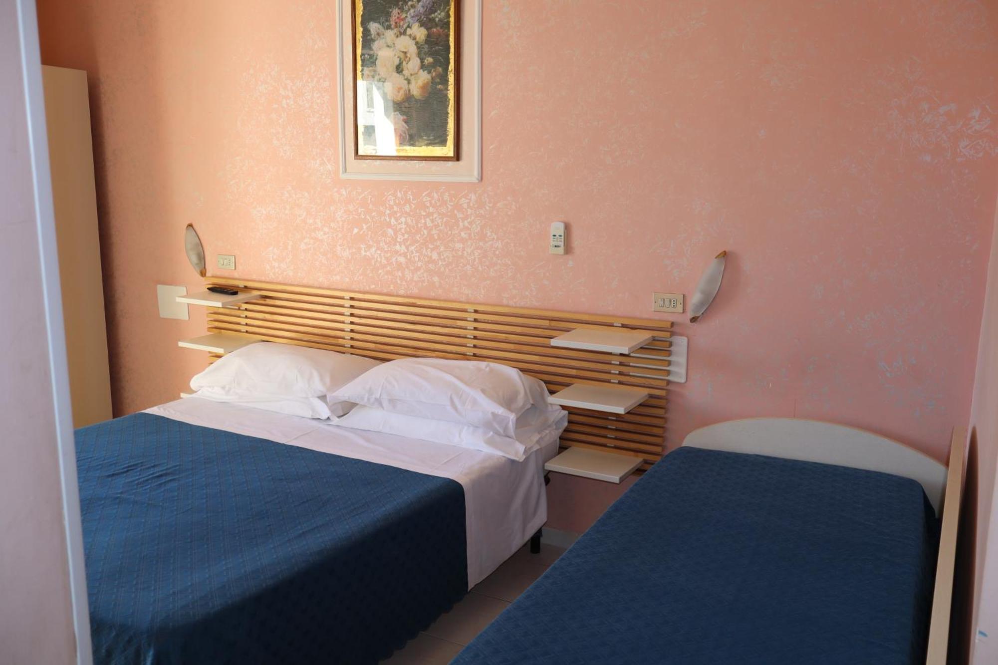 Hotel Albatros Roseto Degli Abruzzi Exterior foto